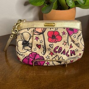 Kyra Floral Coach Wristlet: Captivating Elegance in Bloom! 🌺
